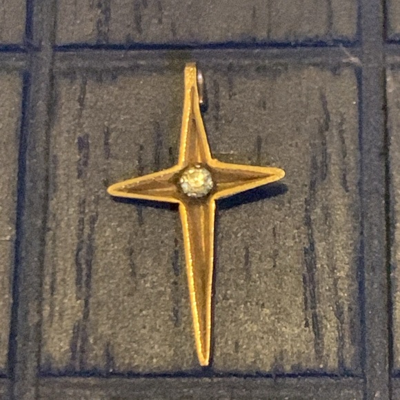 Jewelry - Vintage Cross
